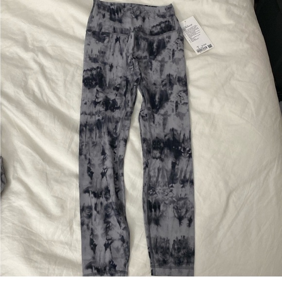 NWT Lululemon Align Leggings - Game Day Dark Chrome Black Multi - Picture 2 of 4